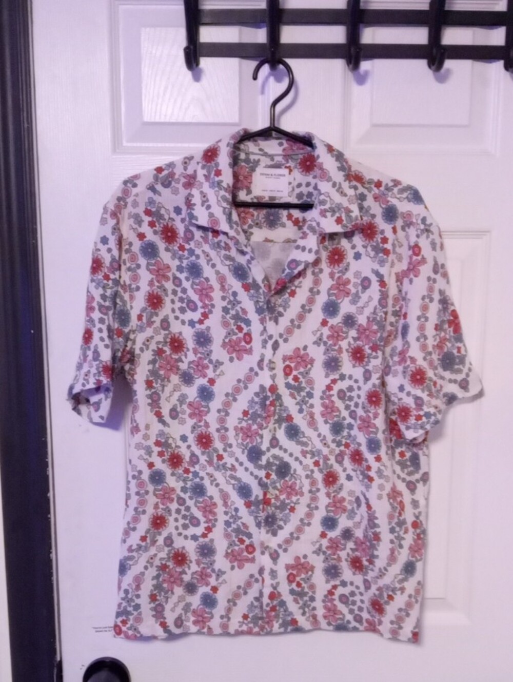 Denim & Flower White Short-Sleeve Button-Down with Red & Blue Floral Pattern